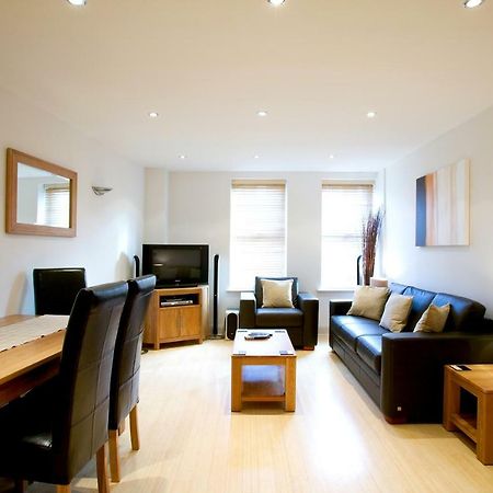 2 Bed 2 Bath At Pelican Hse In Newbury - Free Secure, Allocated Parking Bagian luar foto