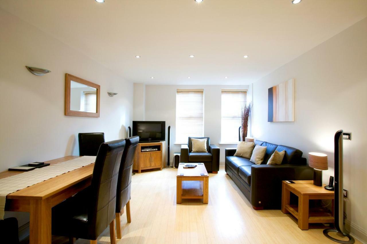2 Bed 2 Bath At Pelican Hse In Newbury - Free Secure, Allocated Parking Bagian luar foto