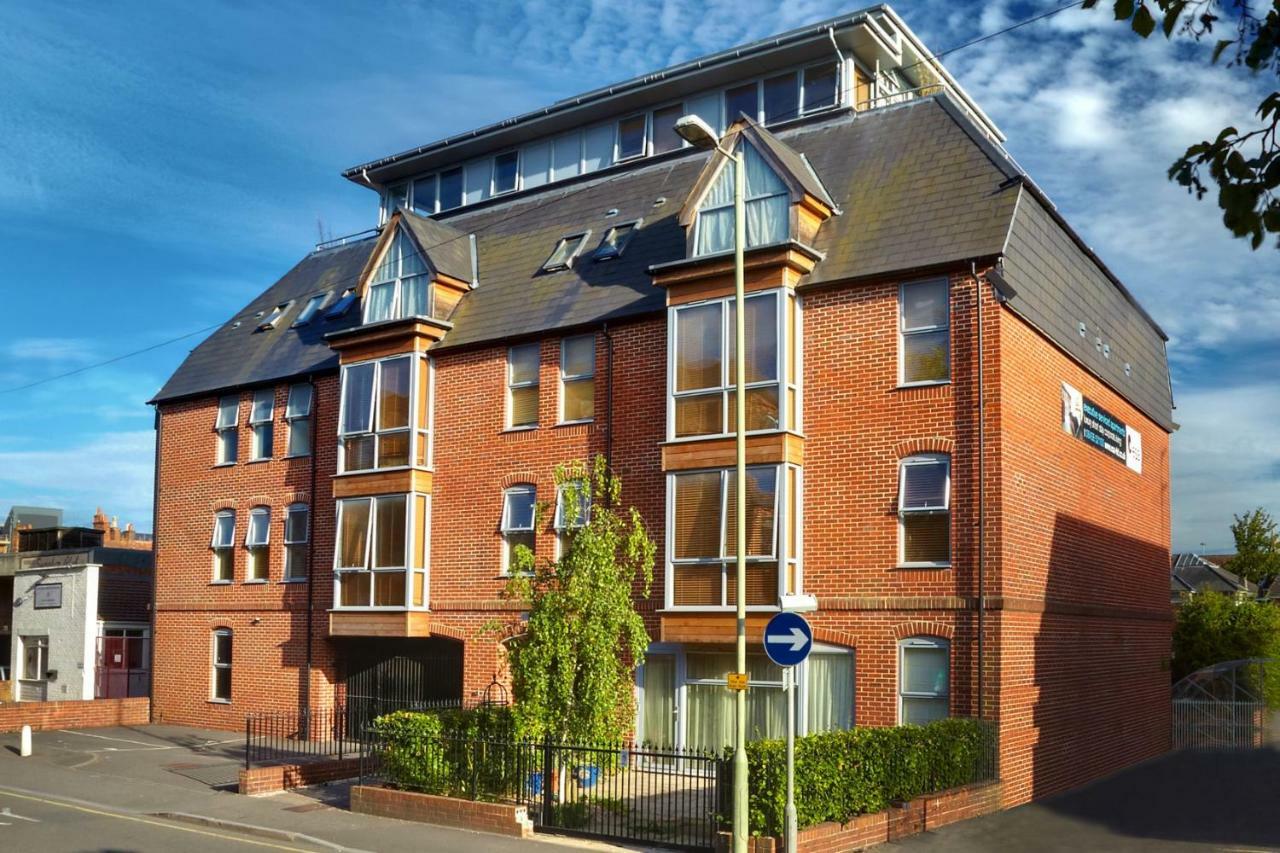 2 Bed 2 Bath At Pelican Hse In Newbury - Free Secure, Allocated Parking Bagian luar foto
