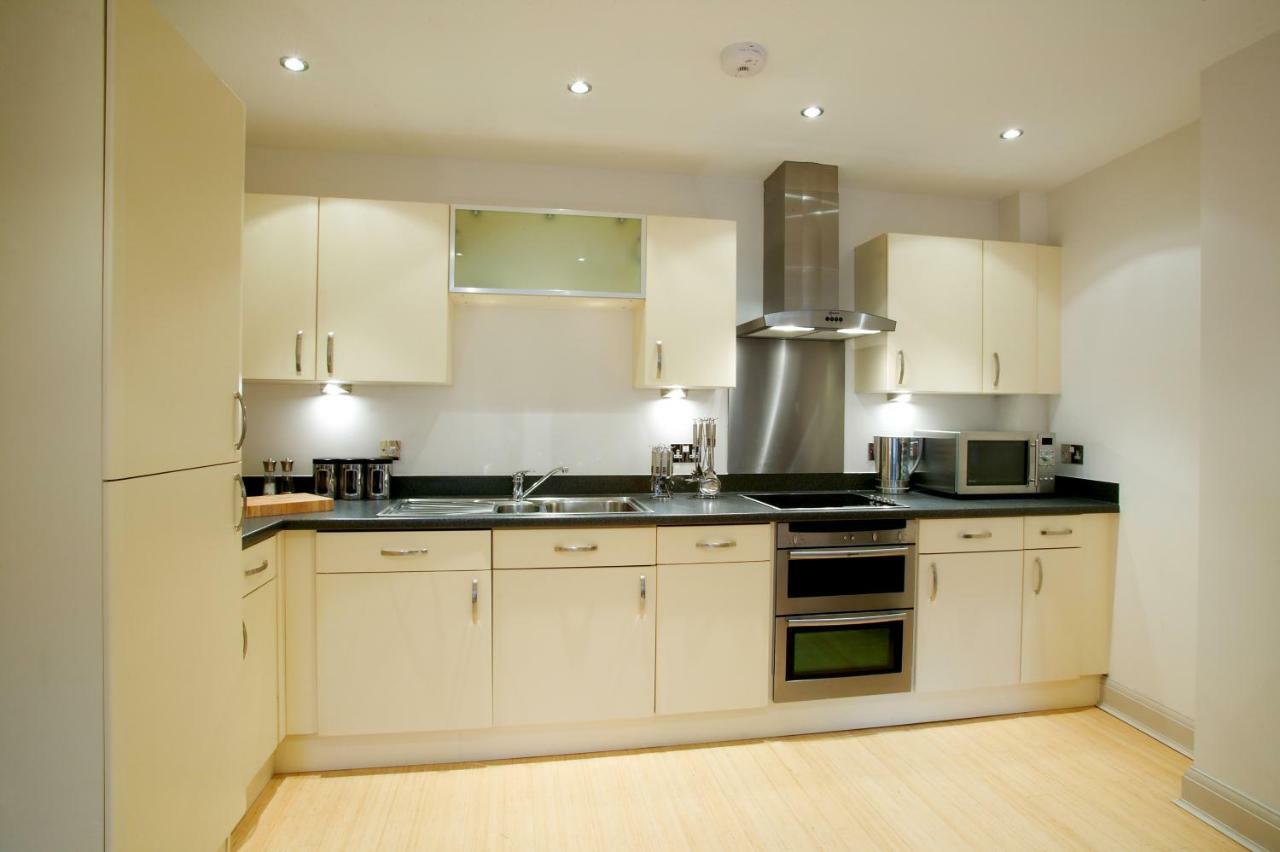 2 Bed 2 Bath At Pelican Hse In Newbury - Free Secure, Allocated Parking Bagian luar foto