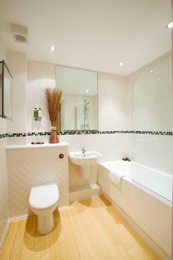 2 Bed 2 Bath At Pelican Hse In Newbury - Free Secure, Allocated Parking Bagian luar foto