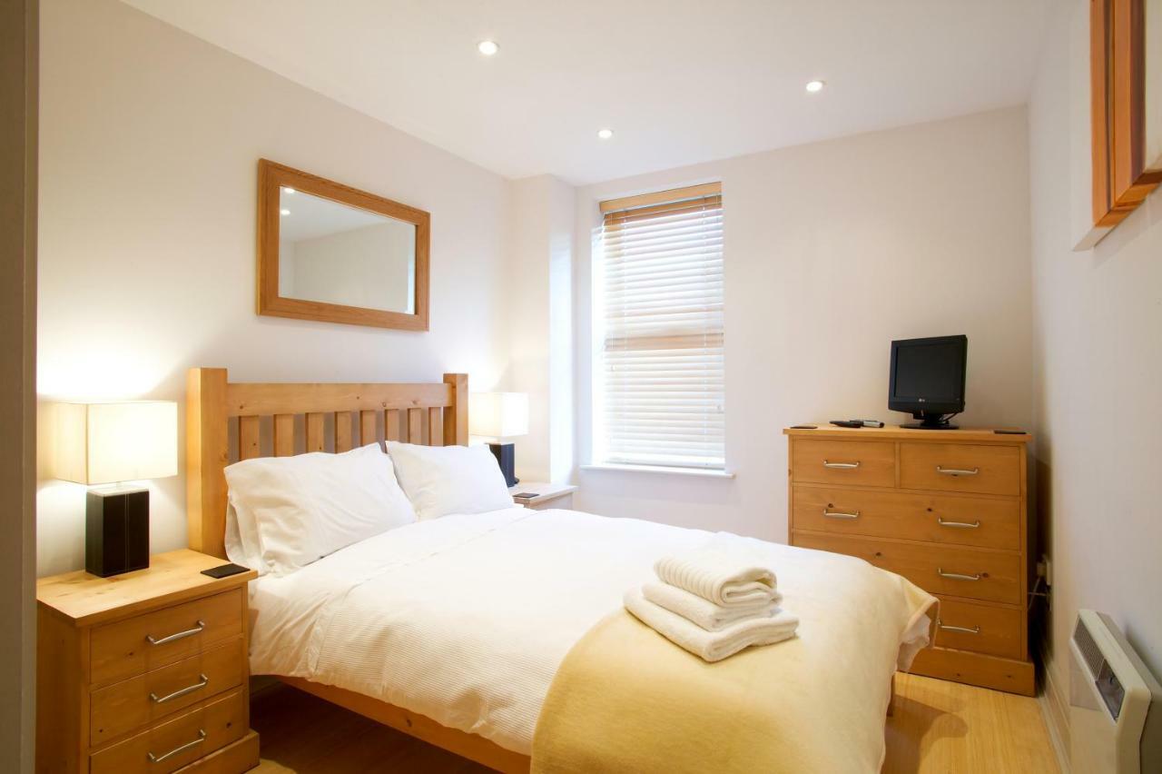 2 Bed 2 Bath At Pelican Hse In Newbury - Free Secure, Allocated Parking Bagian luar foto